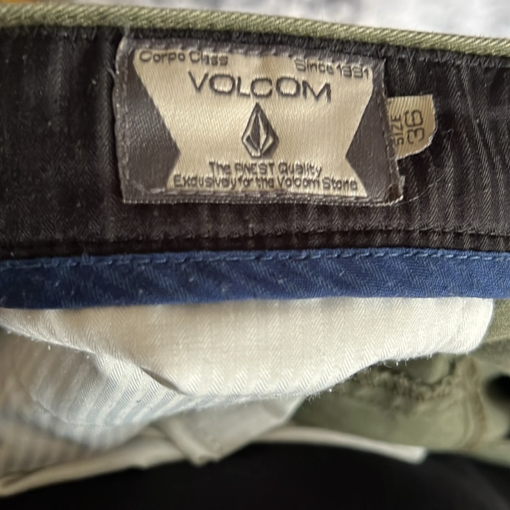Volcom shorts - Picture 3 of 3